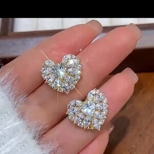 ♥️A Individually $10 Or Bundle 4/$20 Diamond Heart Stud Set